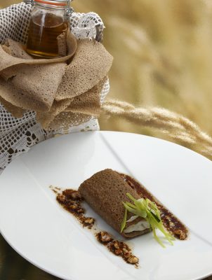 filet de barbue enveloppé d 'une galette de blé noir. Patrice Caillault