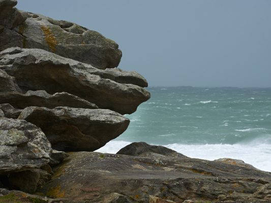 La mer en hiver , rochers de Saint Guénolé , Finistère , Bretagne