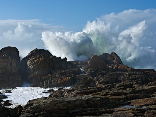 La mer en hiver , rochers de Saint Guénolé , Finistère , Bretagne