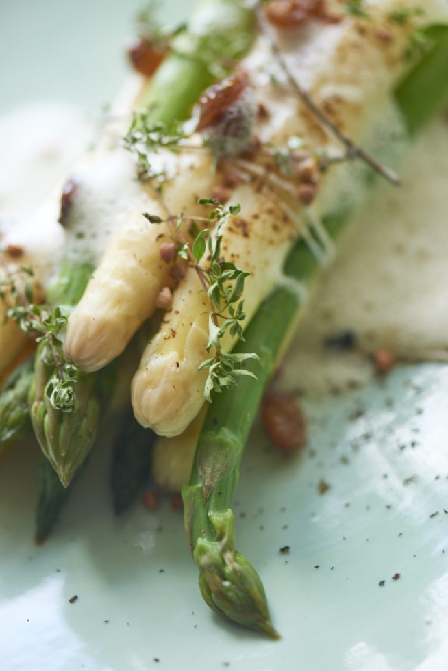 Asperges en bottillon au café et au blé noir , Olivier Bellin , céramiste Nathalie Derouet