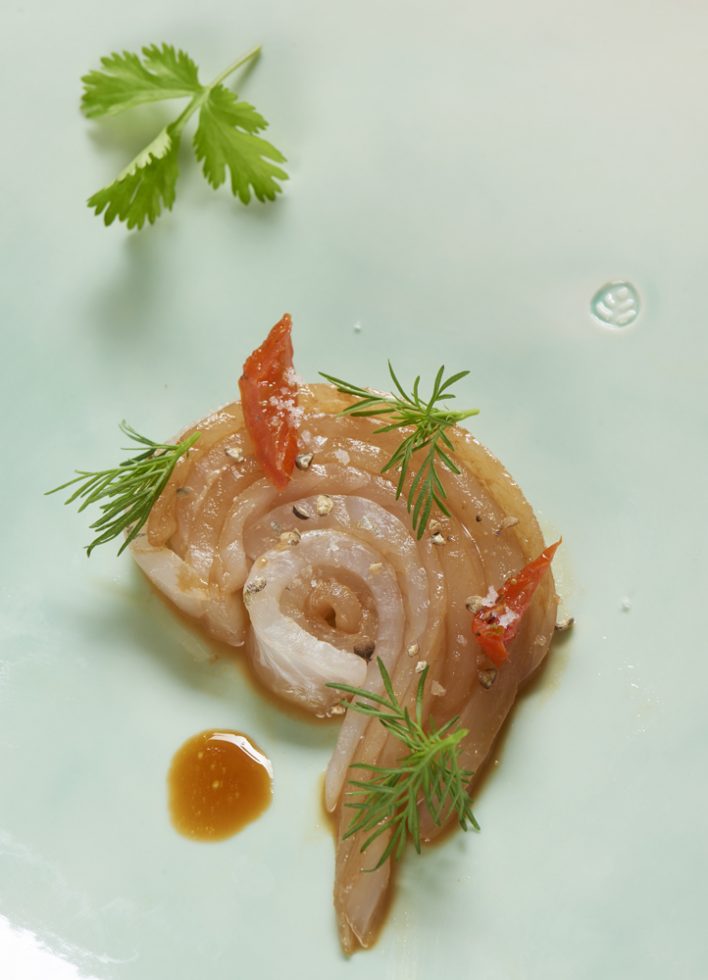 Ceviche de bar au fenouil des dunes , Olivier Bellin , céramiste Nathalie Derouet