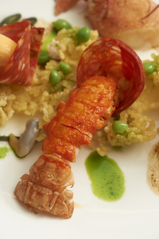 Paella de riz soufflé,glace au safran,coques et chorizo , Olivier Bellin , céramiste Claudine Kerbrat