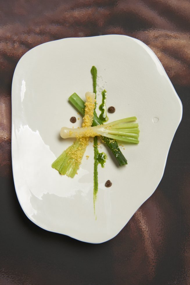 Poireau mimosa à la pate d anchois , Olivier Bellin , céramiste Nathalie Deroue