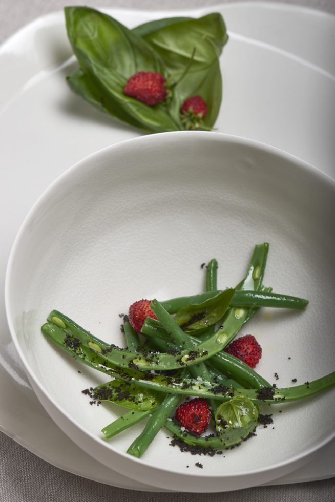 Salade de haricots verts aux fraises des bois , Olivier Bellin , céramiste Nathalie Derouet